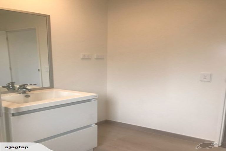 Photo of property in 25 Aviation Street, Takanini, 2112