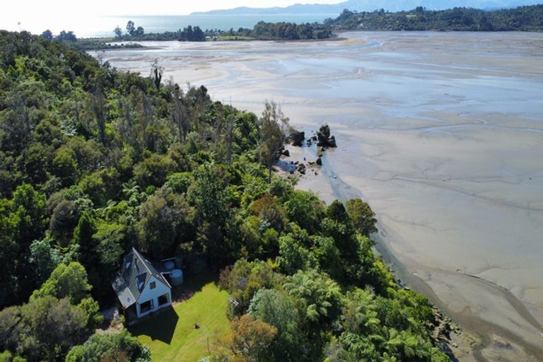 Photo of property in 1864 Takaka-collingwood Highway, Milnthorpe, Collingwood, 7182