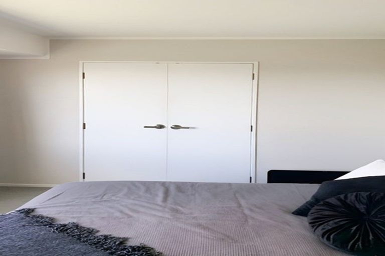 Photo of property in 83 Luckens Road, West Harbour, Auckland, 0618