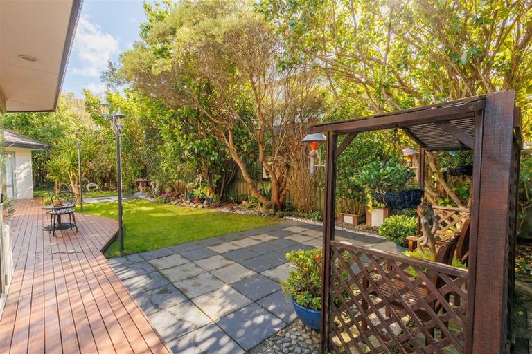 Photo of property in 6 Gresford Place, Churton Park, Wellington, 6037