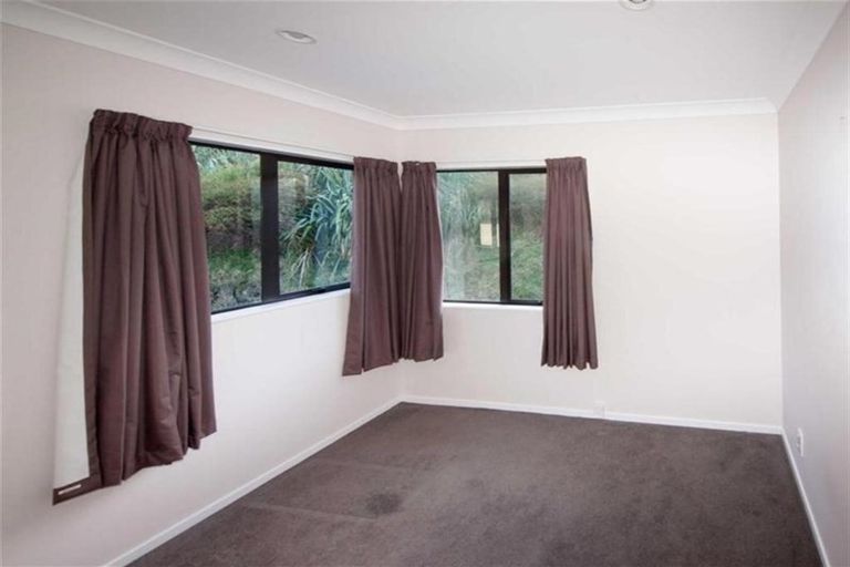Photo of property in 27 Gifford Grove, Churton Park, Wellington, 6037