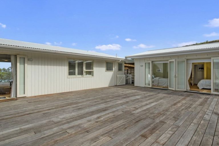 Photo of property in 6 Buckleton Road, Tawharanui Peninsula, Matakana, 0986