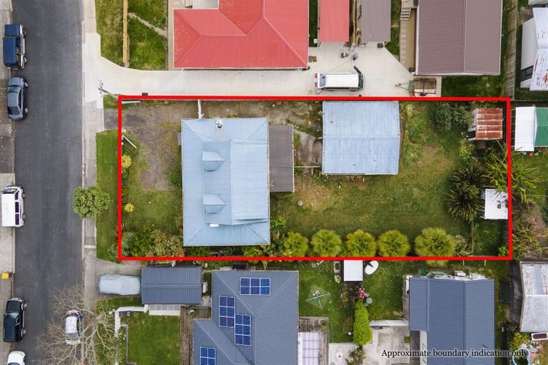 Photo of property in 31 Cobham Crescent, Kelston, Auckland, 0602