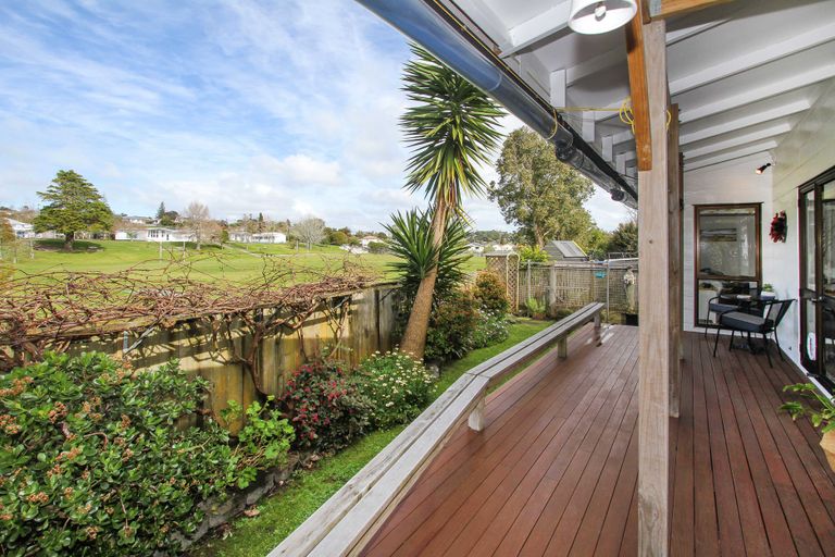 Photo of property in 2/28 Fairdale Place, Birkdale, Auckland, 0626