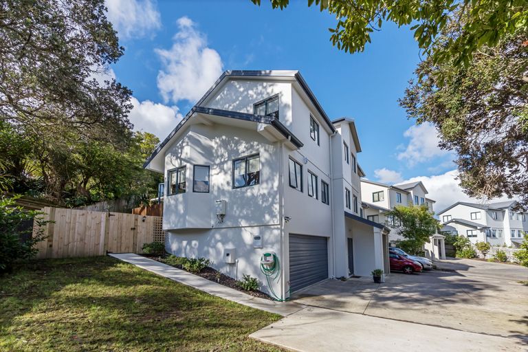 Photo of property in 18 Carento Way, Stanmore Bay, Whangaparaoa, 0932