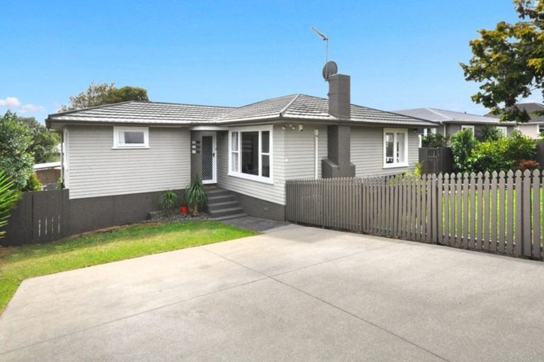 Photo of property in 86 Sylvan Crescent, Te Atatu South, Auckland, 0610