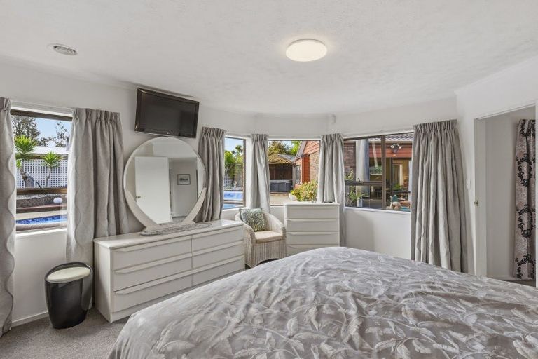 Photo of property in 11 Oakwood Grove, Paraparaumu Beach, Paraparaumu, 5032