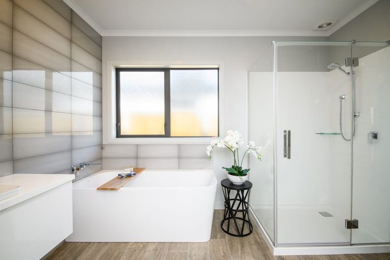 Photo of property in 10 Mediterranean Grove, Fitzherbert, Palmerston North, 4410