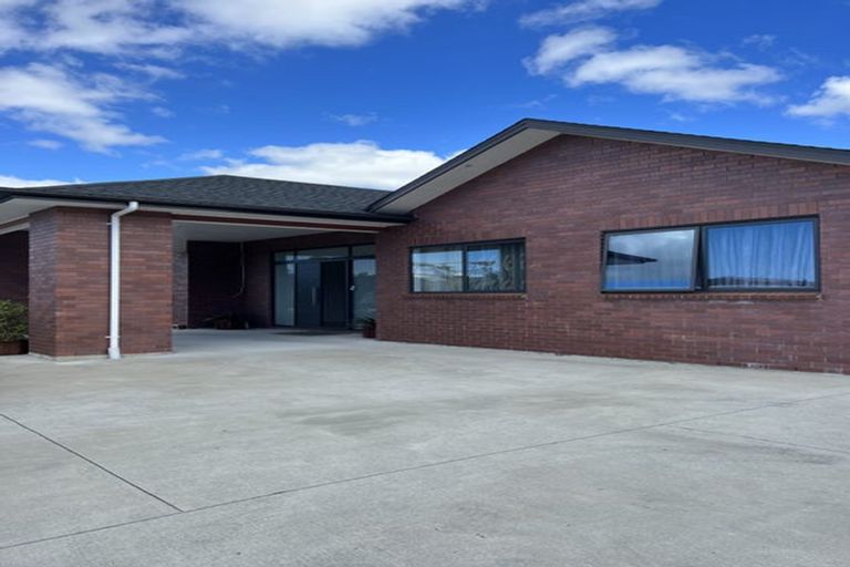 Photo of property in 12 Te Awa Place, Red Beach, 0932