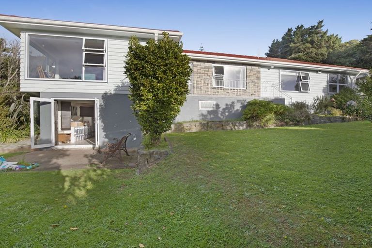 Photo of property in 13 Wilmshurst Place, Tawa, Wellington, 5028