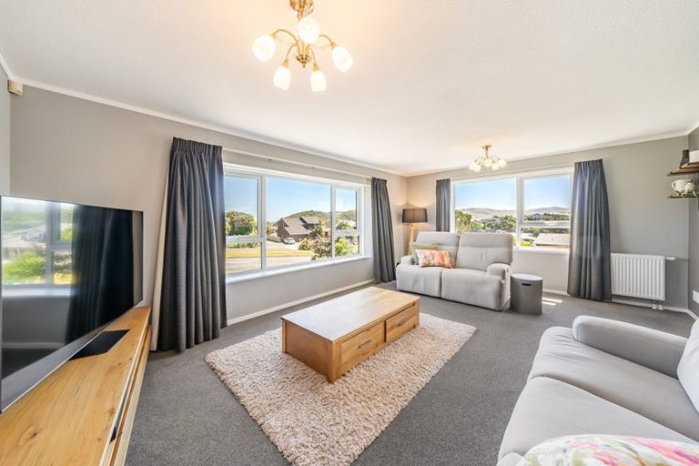 Photo of property in 7 James Cook Drive, Whitby, Porirua, 5024
