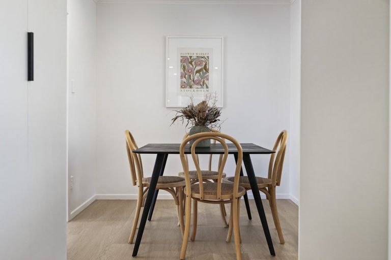 Photo of property in 12 Kiernan Place, Kelston, Auckland, 0602