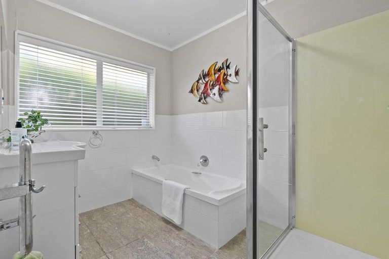 Photo of property in 13 Kuripaka Crescent, The Gardens, Auckland, 2105