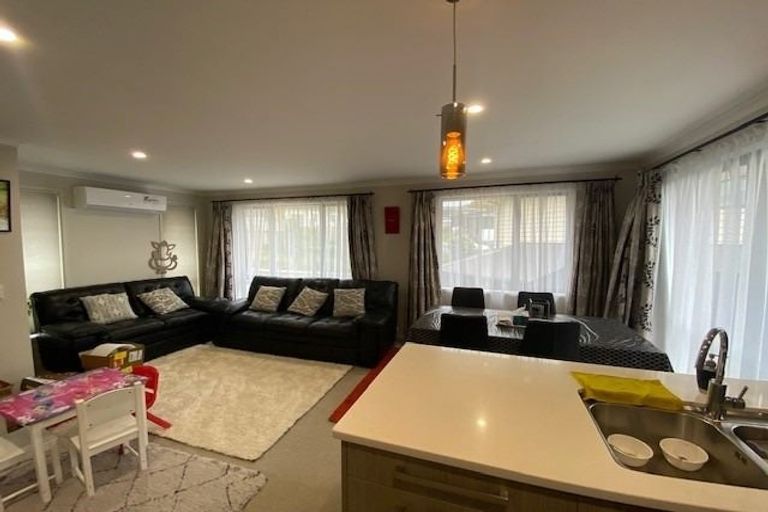 Photo of property in 3 Epic Way, Newlands, Wellington, 6037