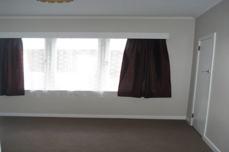 Photo of property in 10 Vera Road, Te Atatu South, Auckland, 0610