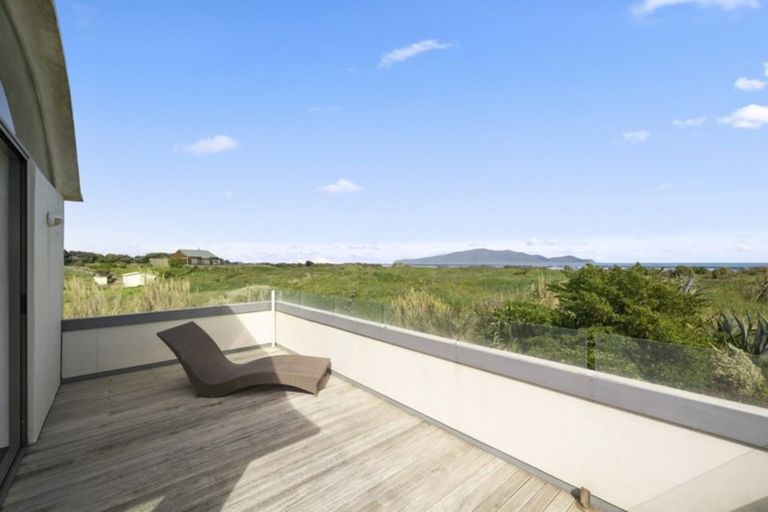 Photo of property in Solemer Beach House, 80 Paetawa Road, Peka Peka, Waikanae, 5391