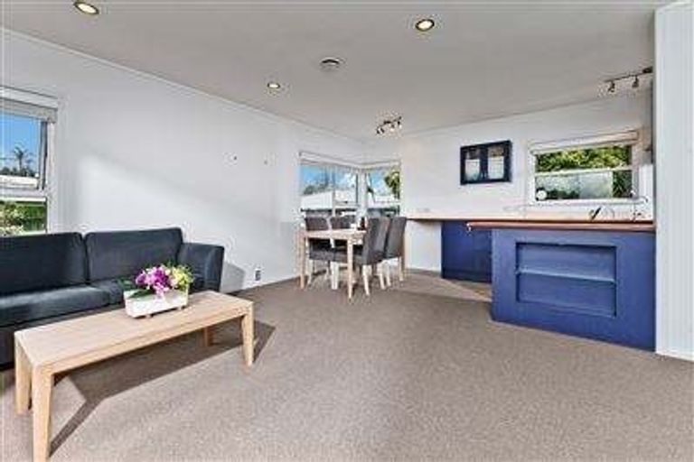 Photo of property in 10 Saffron Street, Birkdale, Auckland, 0626