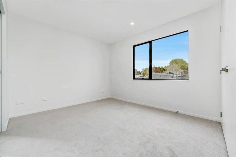 Photo of property in 24 Clayden Shuttleworth Street, Papakura, 2110