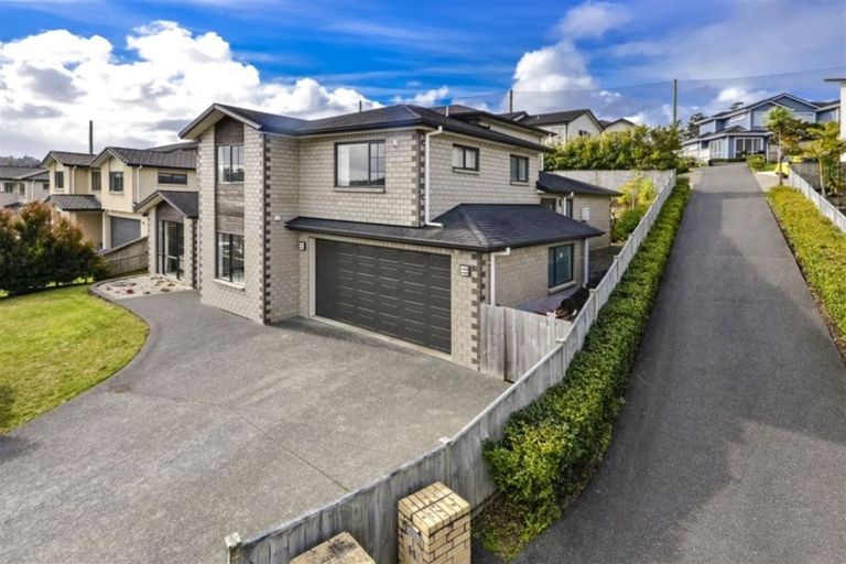 Photo of property in 99 Laurel Oak Drive, Schnapper Rock, Auckland, 0632