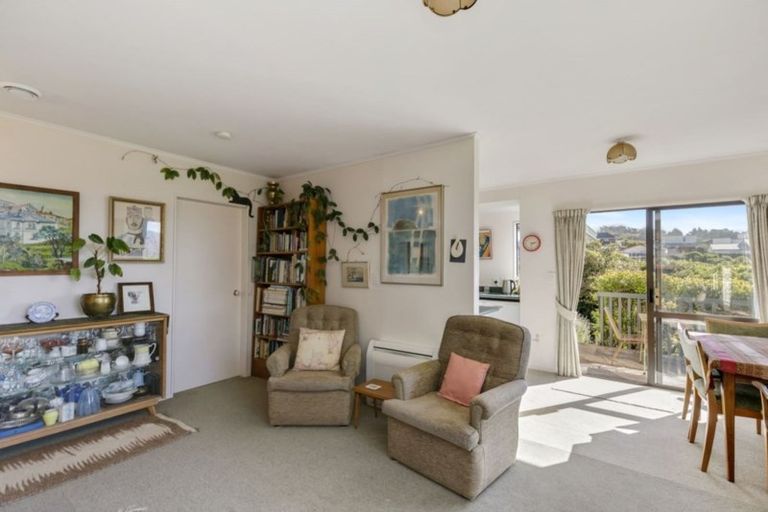 Photo of property in 6 Ashton Fitchett Drive, Brooklyn, Wellington, 6021