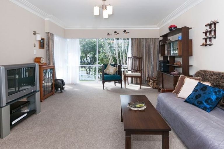 Photo of property in 7 Borrowdace Avenue, Botany Downs, Auckland, 2010