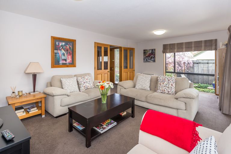 Photo of property in 2/8 Herbs Place, Cashmere, Christchurch, 8022