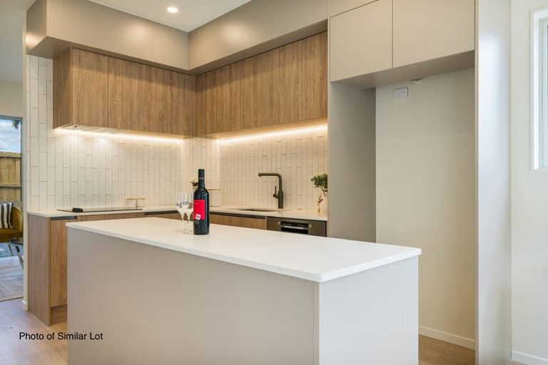 Photo of property in 6c Law Street, Torbay, Auckland, 0630