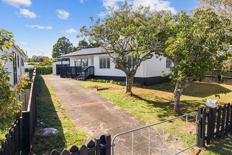 Photo of property in 4 Stoll Place, Clendon Park, Auckland, 2103