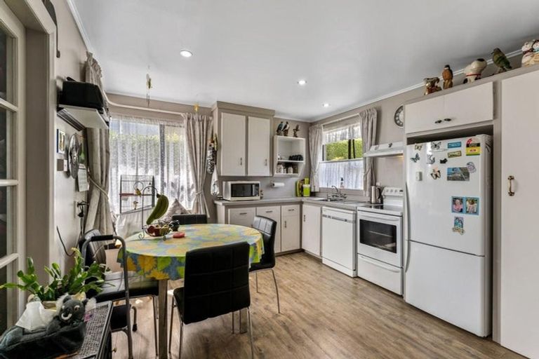 Photo of property in 16 Tomkins Street, Green Island, Dunedin, 9018