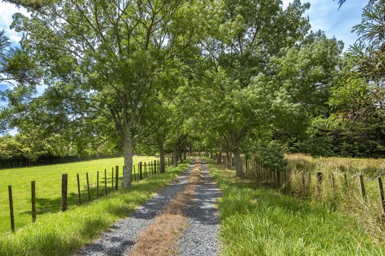 Photo of property in 116 Station Road, Kumeu, 0891