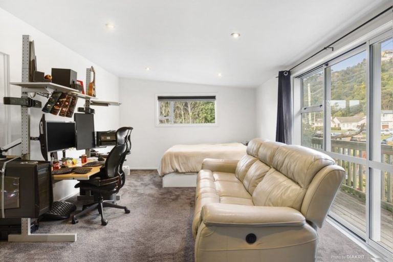 Photo of property in 277 Queens Drive, Lyall Bay, Wellington, 6022