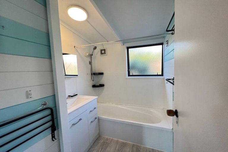 Photo of property in 1/9 Thistledew Place, Bayview, Auckland, 0629