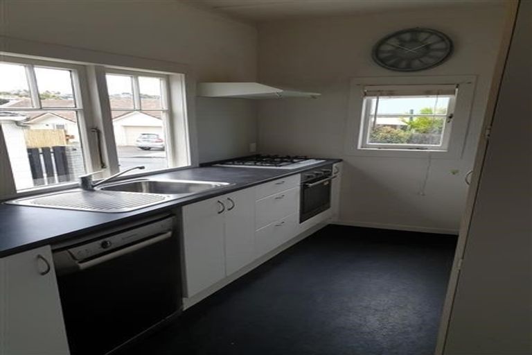 Photo of property in 1/65 Shakespeare Road, Milford, Auckland, 0620