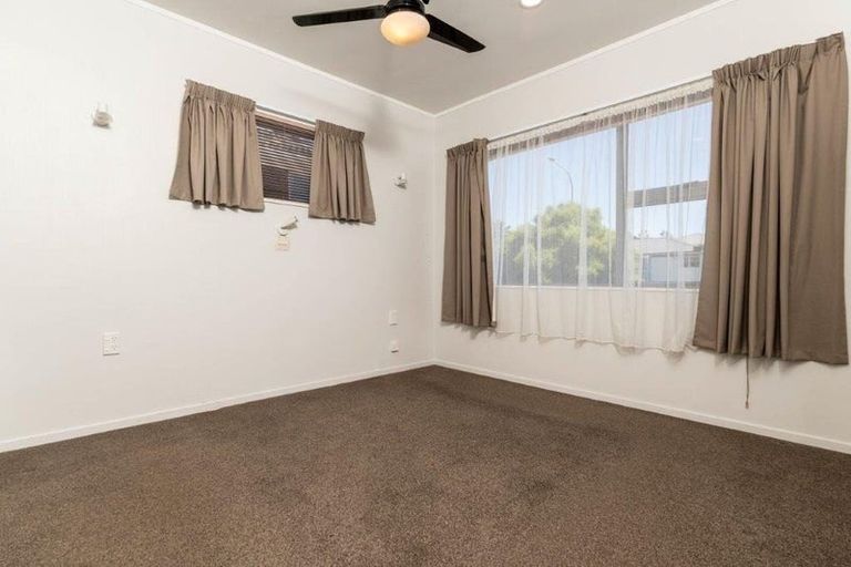 Photo of property in 63 Kirby Street, Glendene, Auckland, 0602