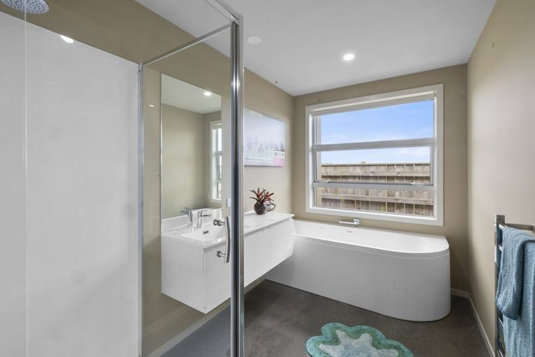 Photo of property in 5 Greenpath Lane, Hurworth, New Plymouth, 4310