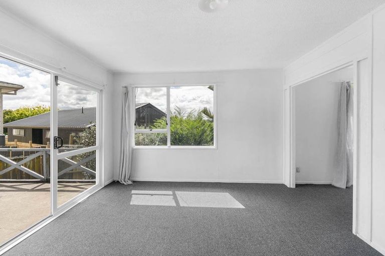 Photo of property in 49 Hyperion Drive, Randwick Park, Auckland, 2105