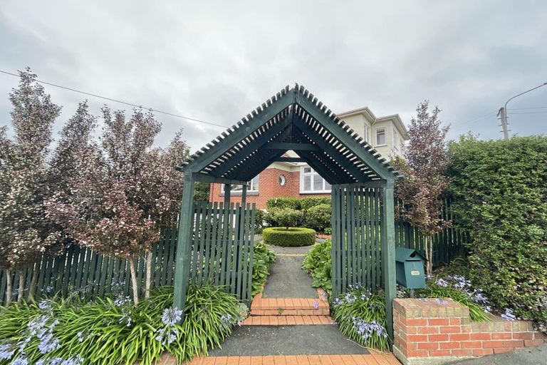 Photo of property in 1 Ross Street, Roslyn, Dunedin, 9011