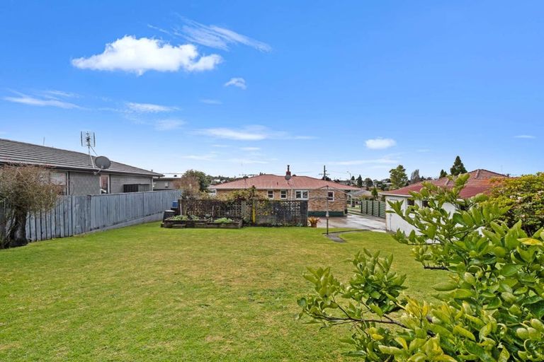 Photo of property in 80 Sutherland Road, Brookfield, Tauranga, 3110