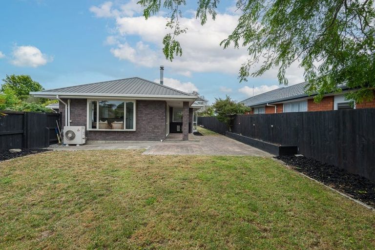 Photo of property in 8 Fieldmoor Place, Parklands, Christchurch, 8083