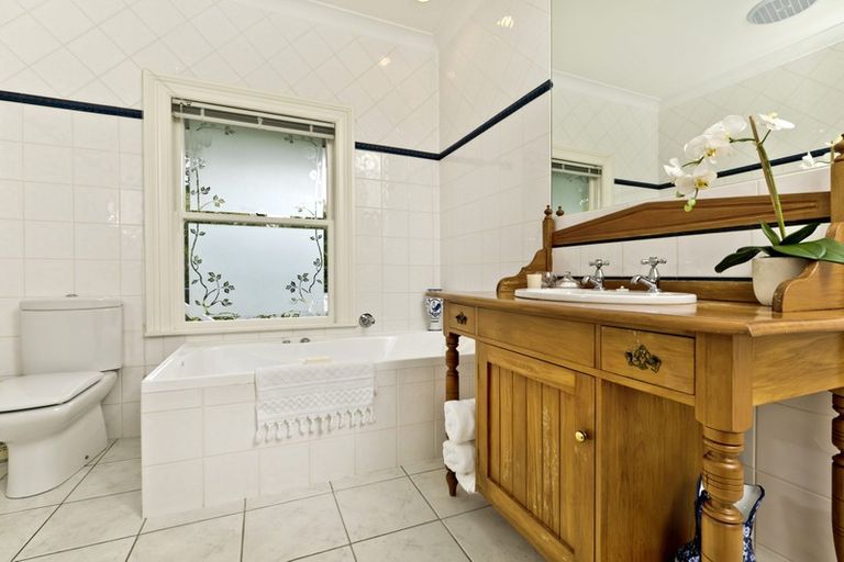 Photo of property in 9 Birchwood Grove, Greenhithe, Auckland, 0632