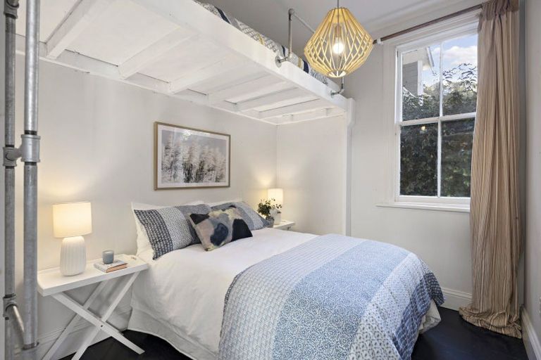 Photo of property in 397 Karaka Bay Road, Karaka Bays, Wellington, 6022