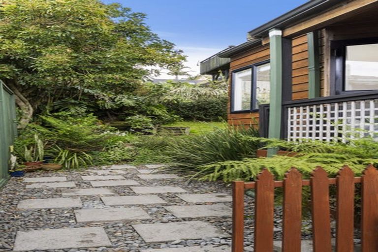 Photo of property in 2/36 Beulah Avenue, Rothesay Bay, Auckland, 0630