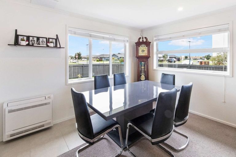 Photo of property in 2 Leet Crescent, Papamoa Beach, Papamoa, 3118