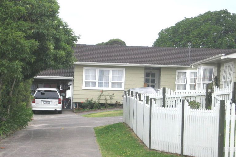 Photo of property in 2/7 Kaipatiki Road, Glenfield, Auckland, 0629