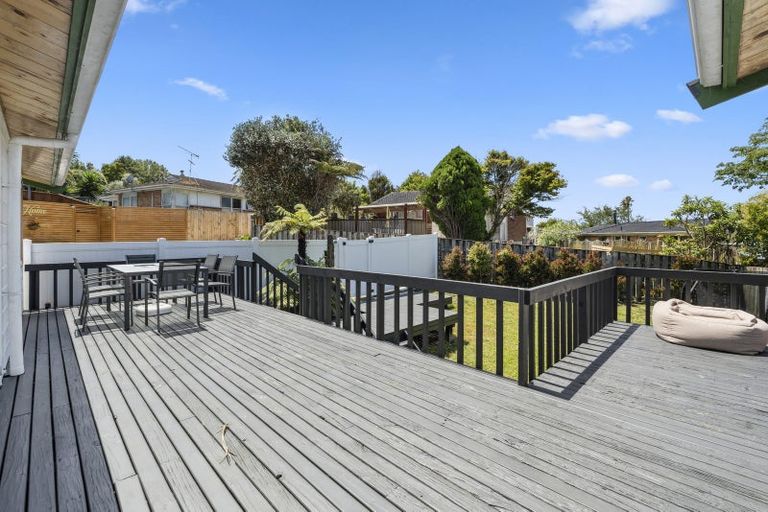 Photo of property in 27 Rotoiti Avenue, Pakuranga Heights, Auckland, 2010
