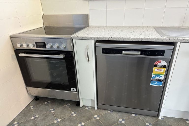 Photo of property in 2 Capella Place, Manurewa, Auckland, 2102