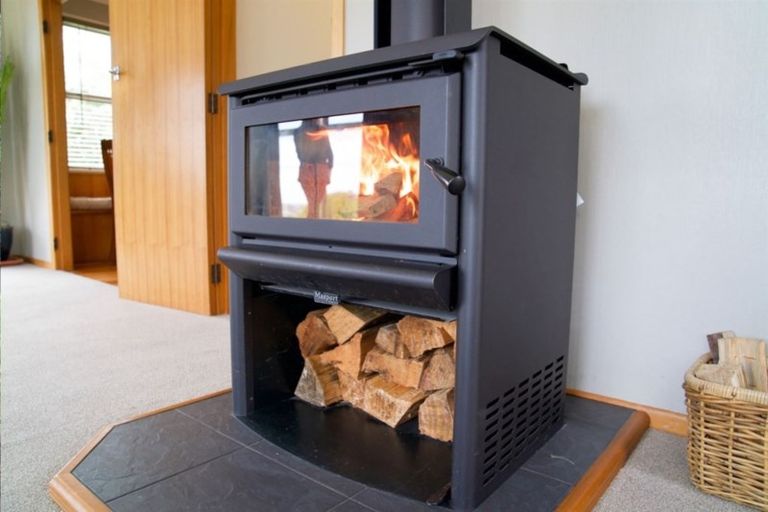 Photo of property in 5 Quinn Grove, Ranui, Porirua, 5024