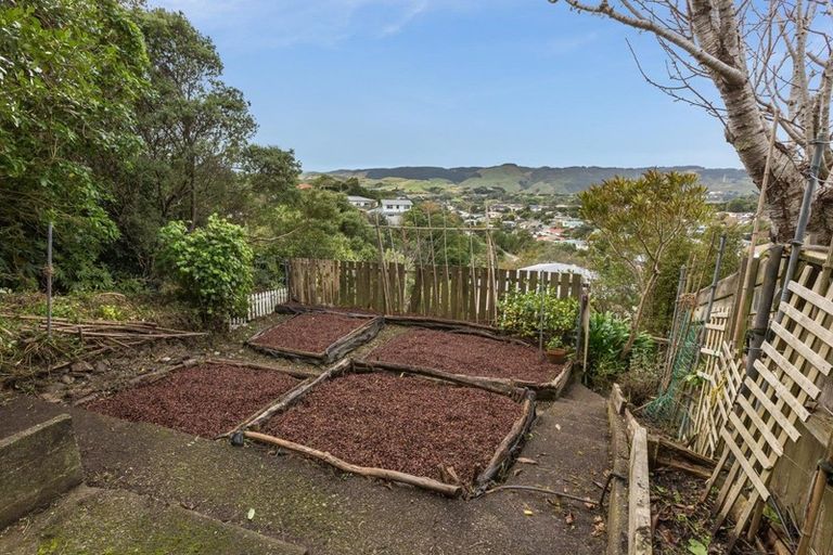 Photo of property in 68 Larsen Crescent, Tawa, Wellington, 5028