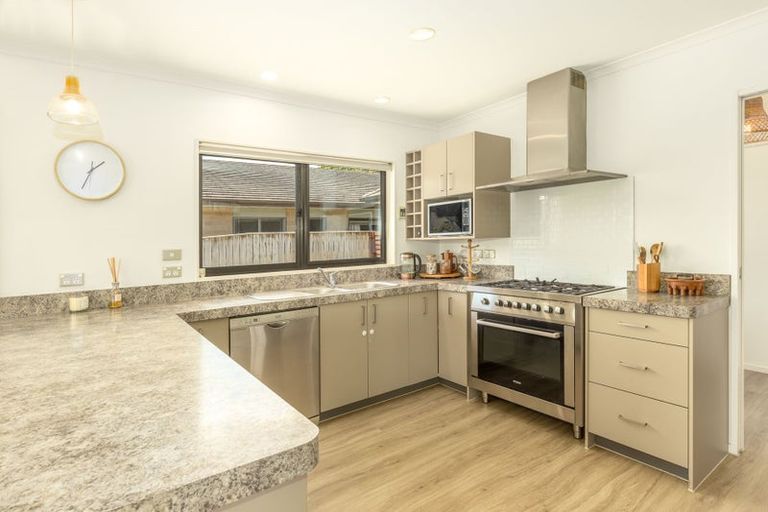 Photo of property in 22 Bluewater Place, Paraparaumu, 5032