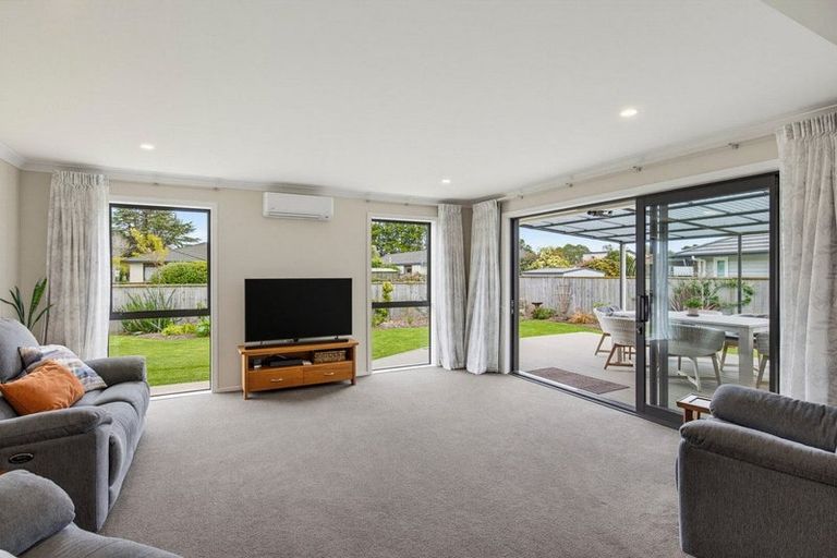 Photo of property in 35 Waipunahau Road, Waikanae, 5036